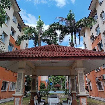 M.Fr Homestay Pangsapuri Putra Damai Putrajaya Exteriör bild