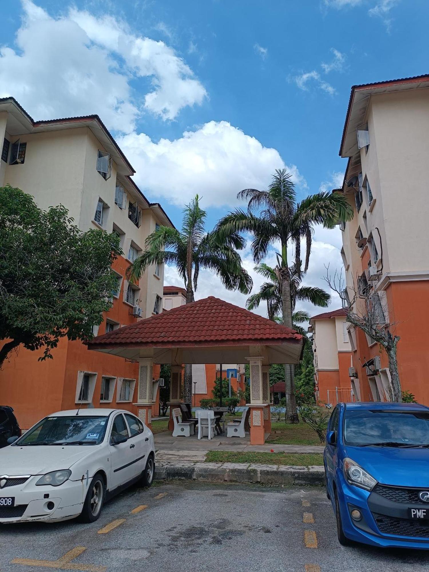 M.Fr Homestay Pangsapuri Putra Damai Putrajaya Exteriör bild