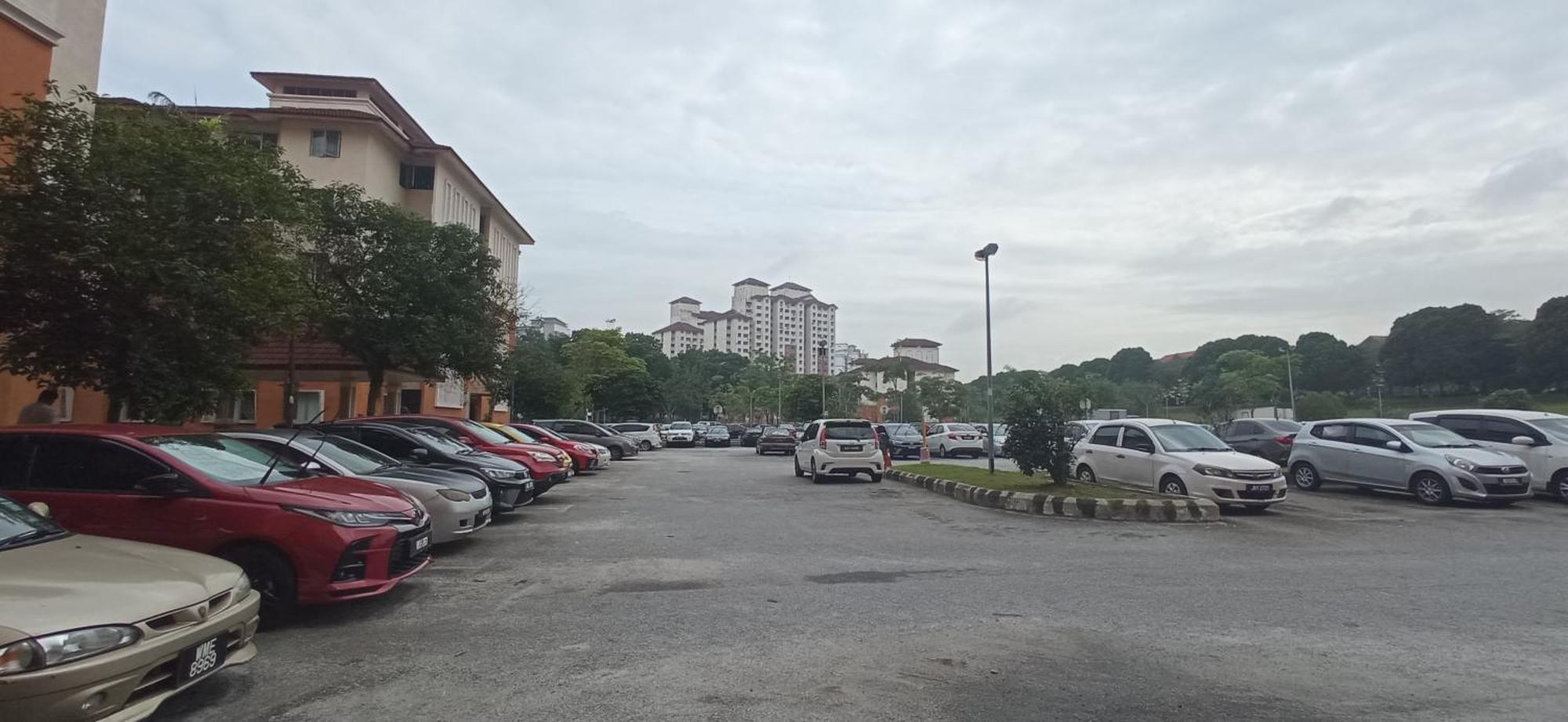 M.Fr Homestay Pangsapuri Putra Damai Putrajaya Exteriör bild